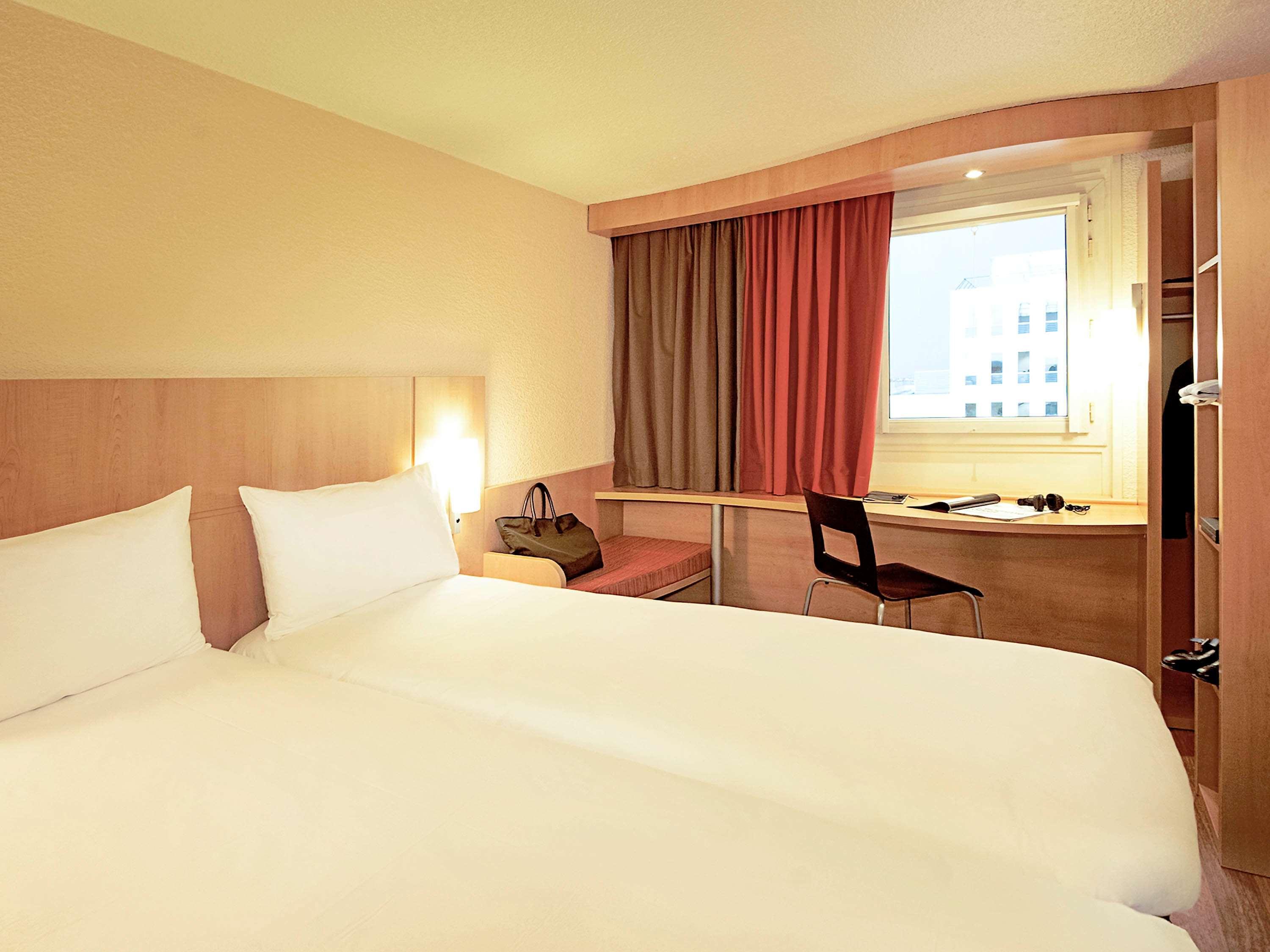 Hotel Ibis Styles Paris Poissy Esterno foto