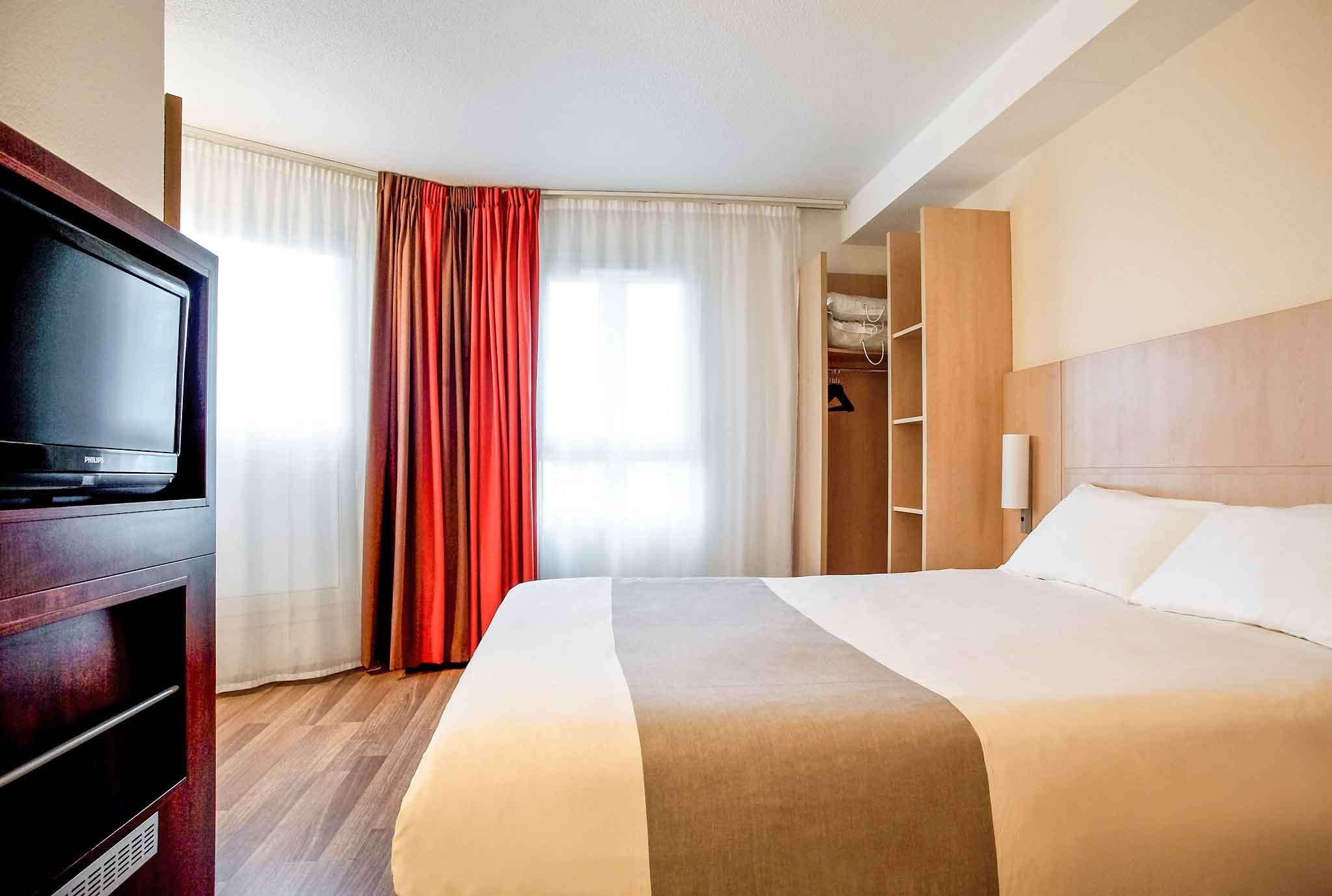 Hotel Ibis Styles Paris Poissy Esterno foto
