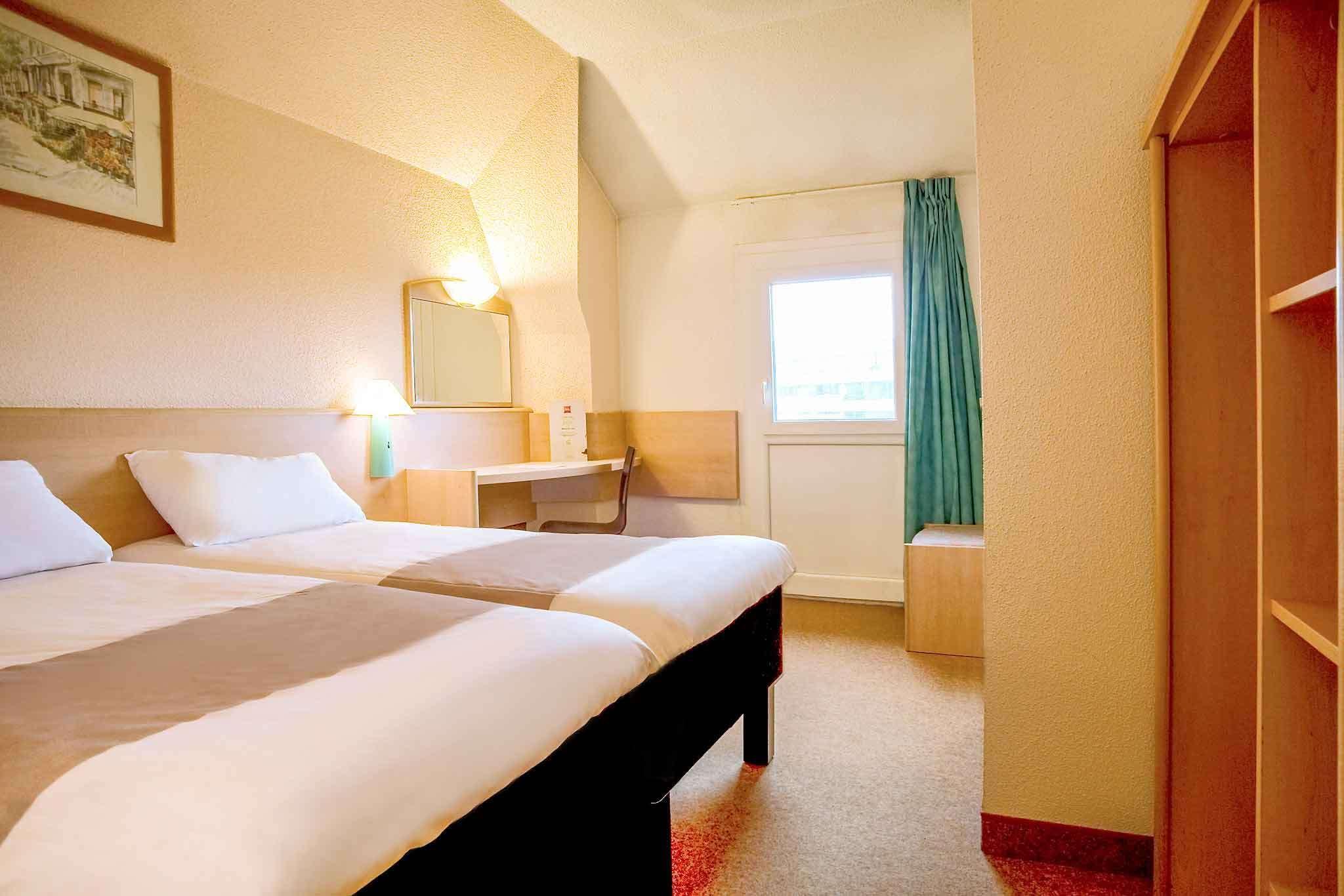 Hotel Ibis Styles Paris Poissy Esterno foto