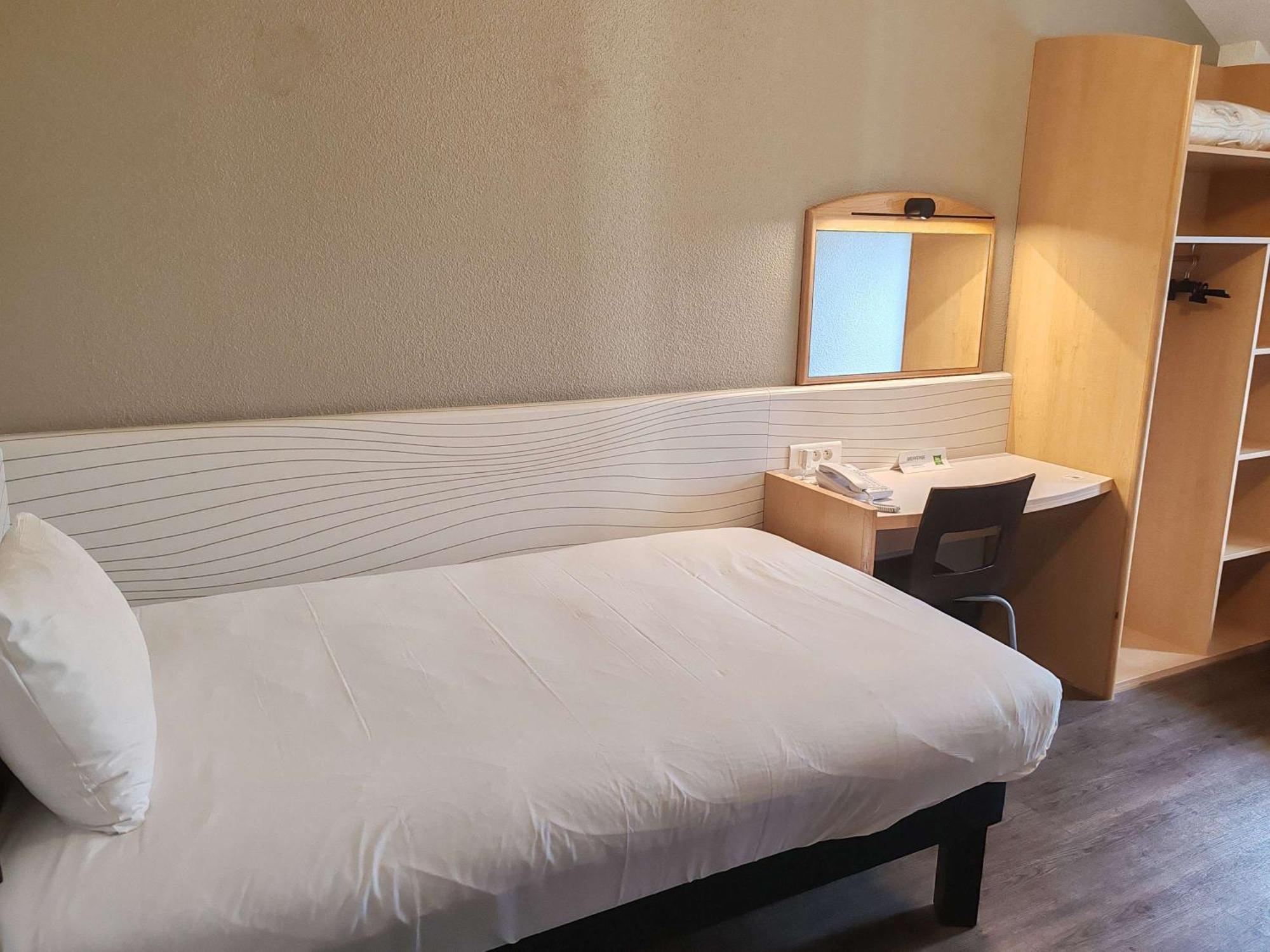 Hotel Ibis Styles Paris Poissy Esterno foto